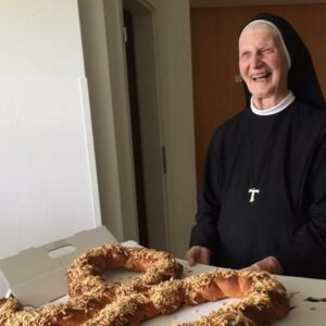 Sr. Gerlinde freut sich an ihrem 90. Geburtstag am 4. Juni 2021